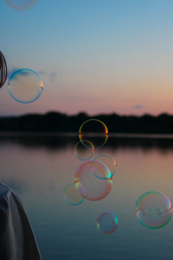 Seifenblasen über einem See