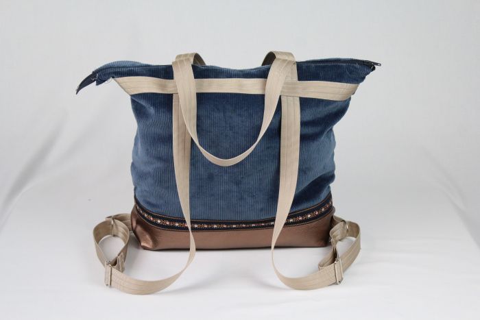 Ein Rucksack auf weißem Hintergrund